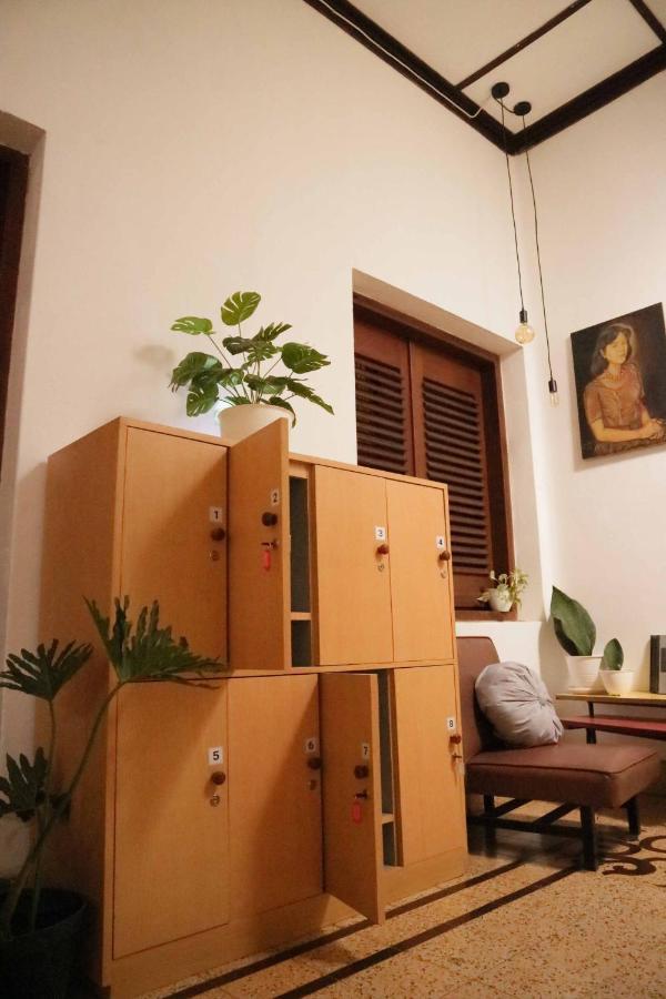 Semeru Hostel Malang (Adults Only) Екстер'єр фото