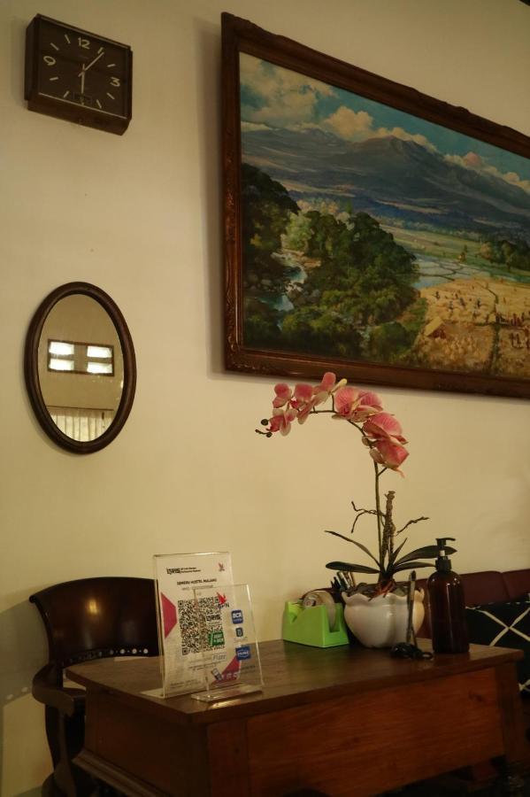 Semeru Hostel Malang (Adults Only) Екстер'єр фото
