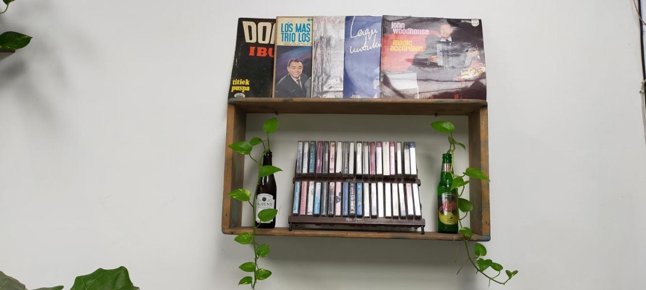 Semeru Hostel Malang (Adults Only) Екстер'єр фото