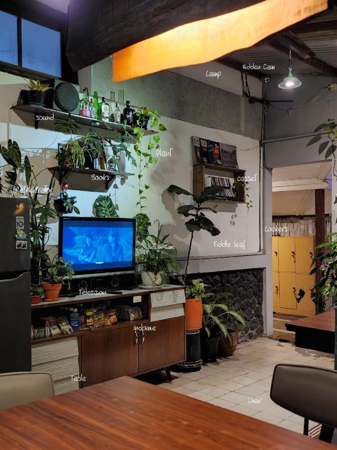 Semeru Hostel Malang (Adults Only) Екстер'єр фото