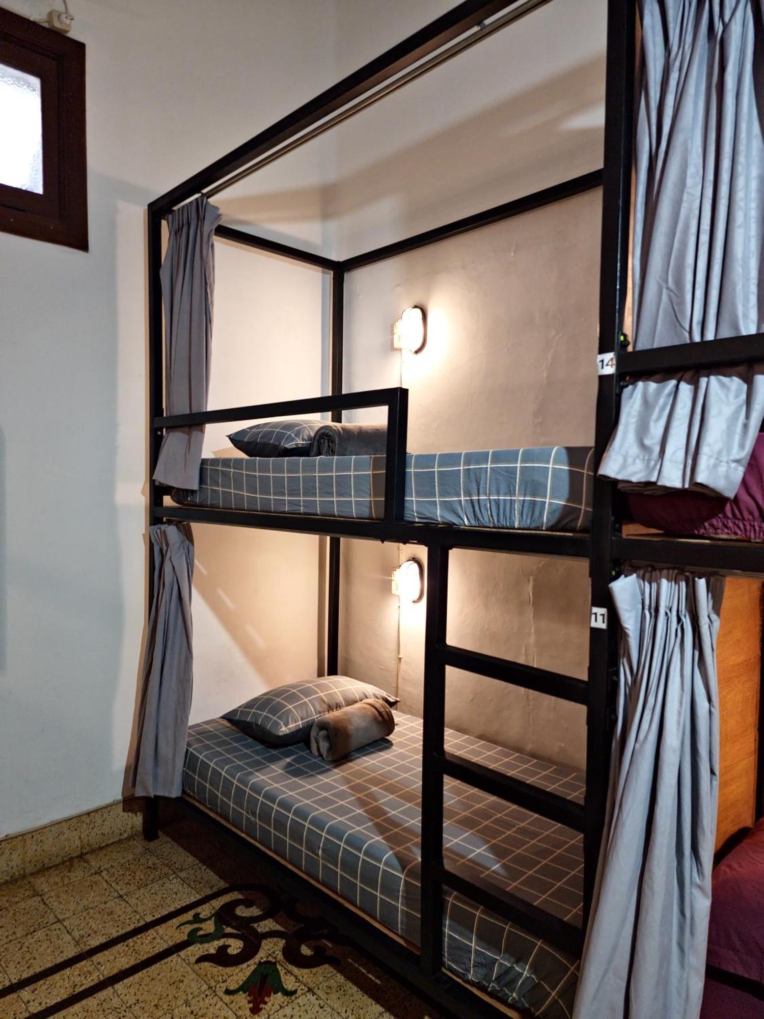 Semeru Hostel Malang (Adults Only) Екстер'єр фото