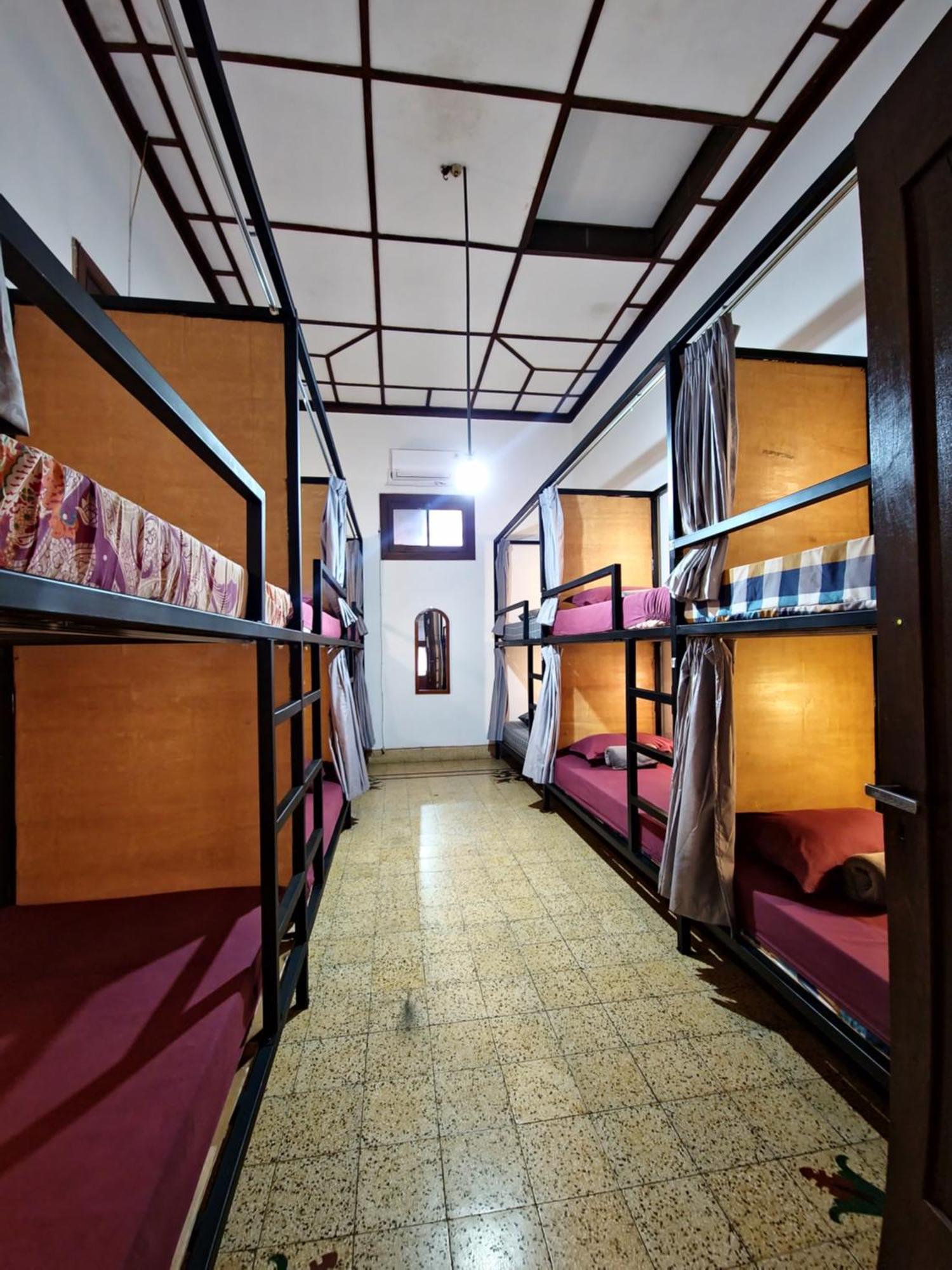 Semeru Hostel Malang (Adults Only) Екстер'єр фото