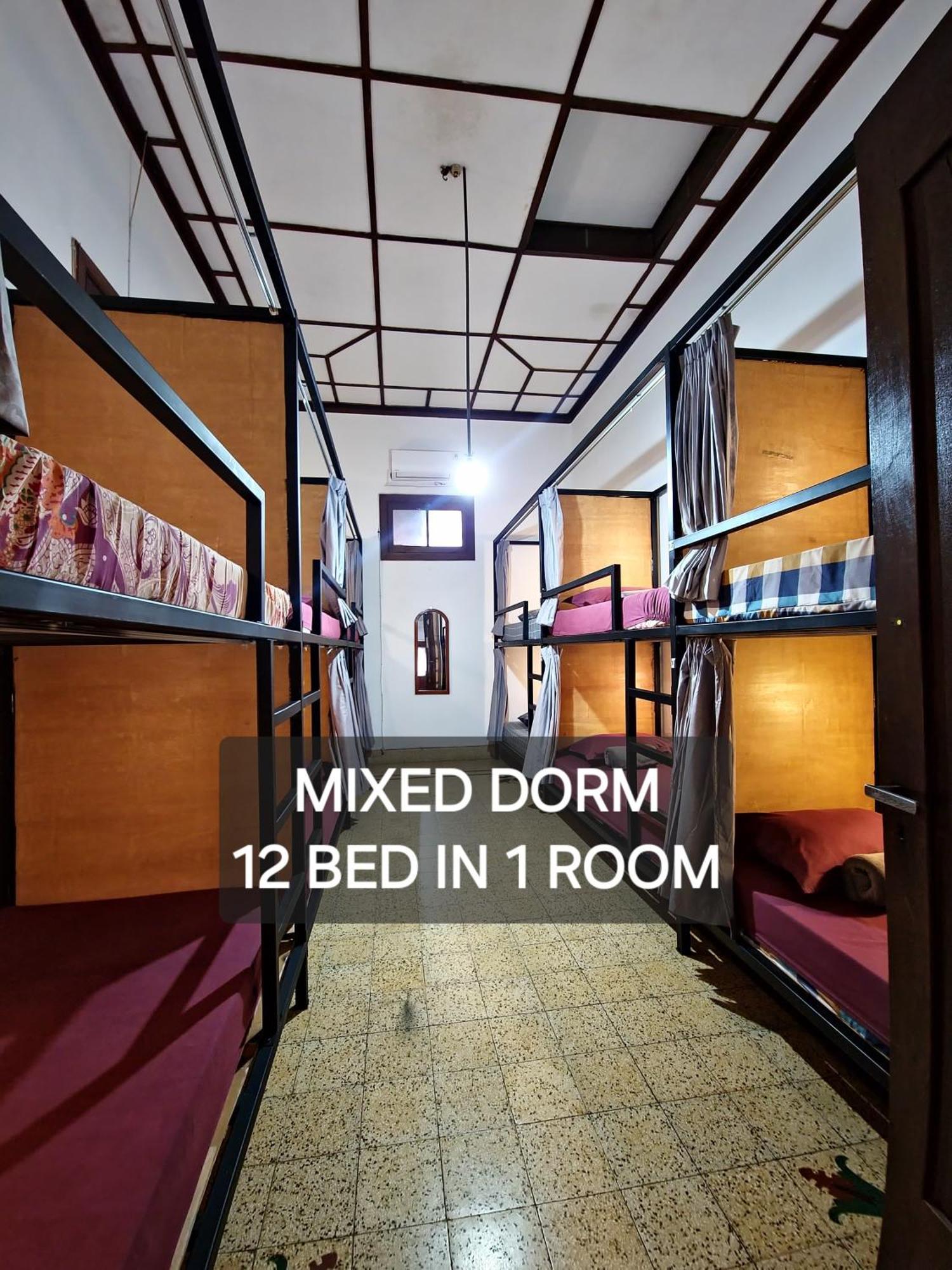 Semeru Hostel Malang (Adults Only) Екстер'єр фото